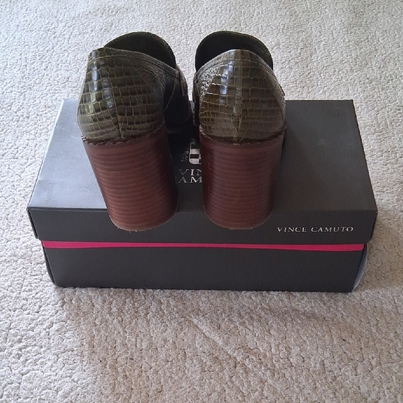 New In Box Vince Camuto Olive Loafers for Women - Picture 4 of 8